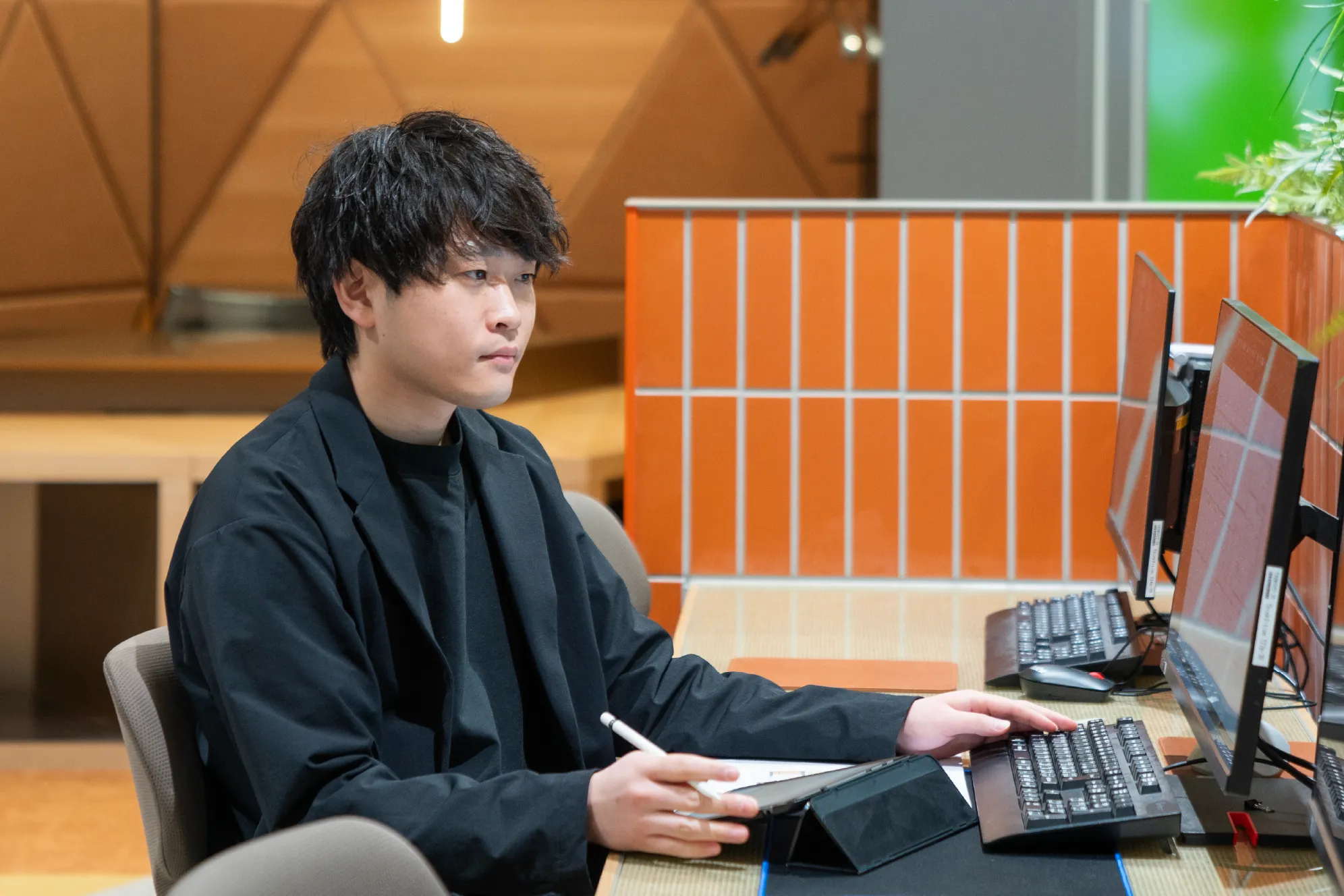 デザイン社員メインビジュアル画像